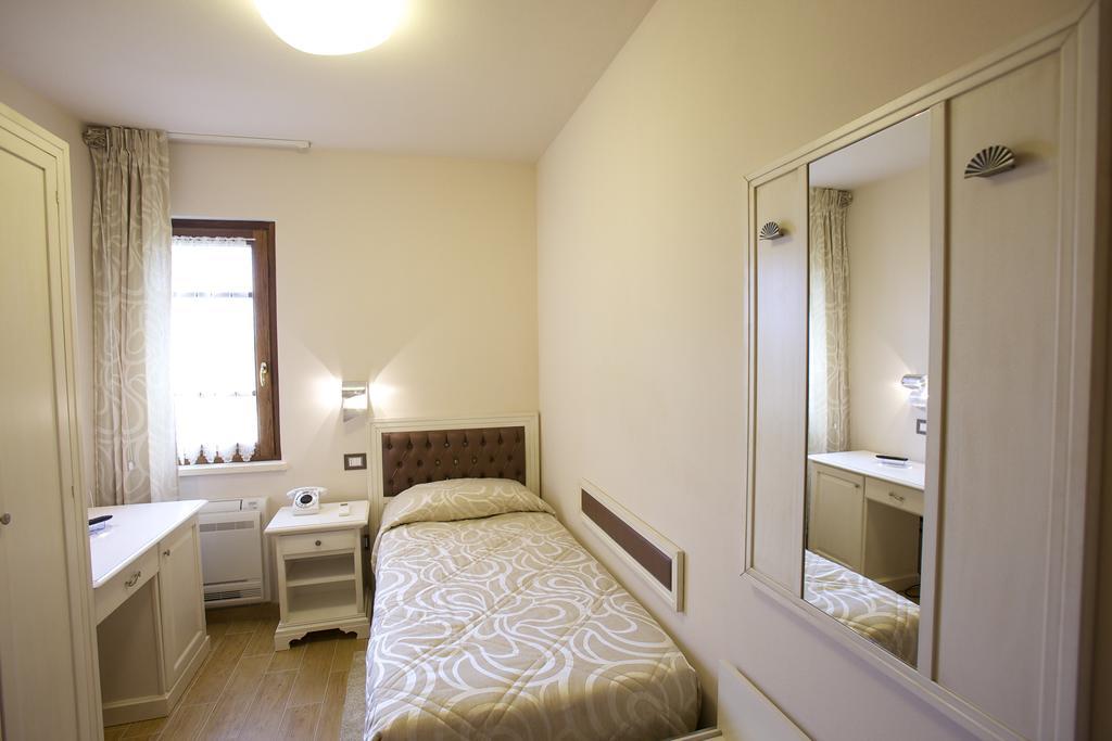 Relais Villa Giulia Bastia Umbra Room photo